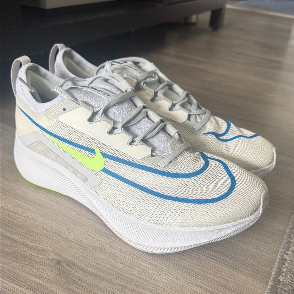 NEW Nike Zoom Fly 4 Running Sneakers Size 11